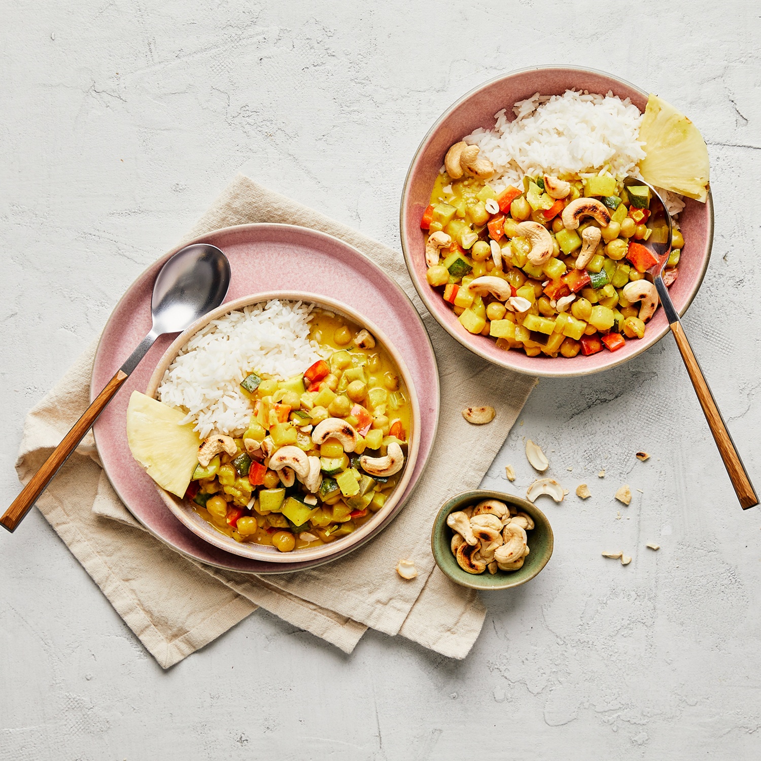 Veganes Ananas-Curry mit Reis