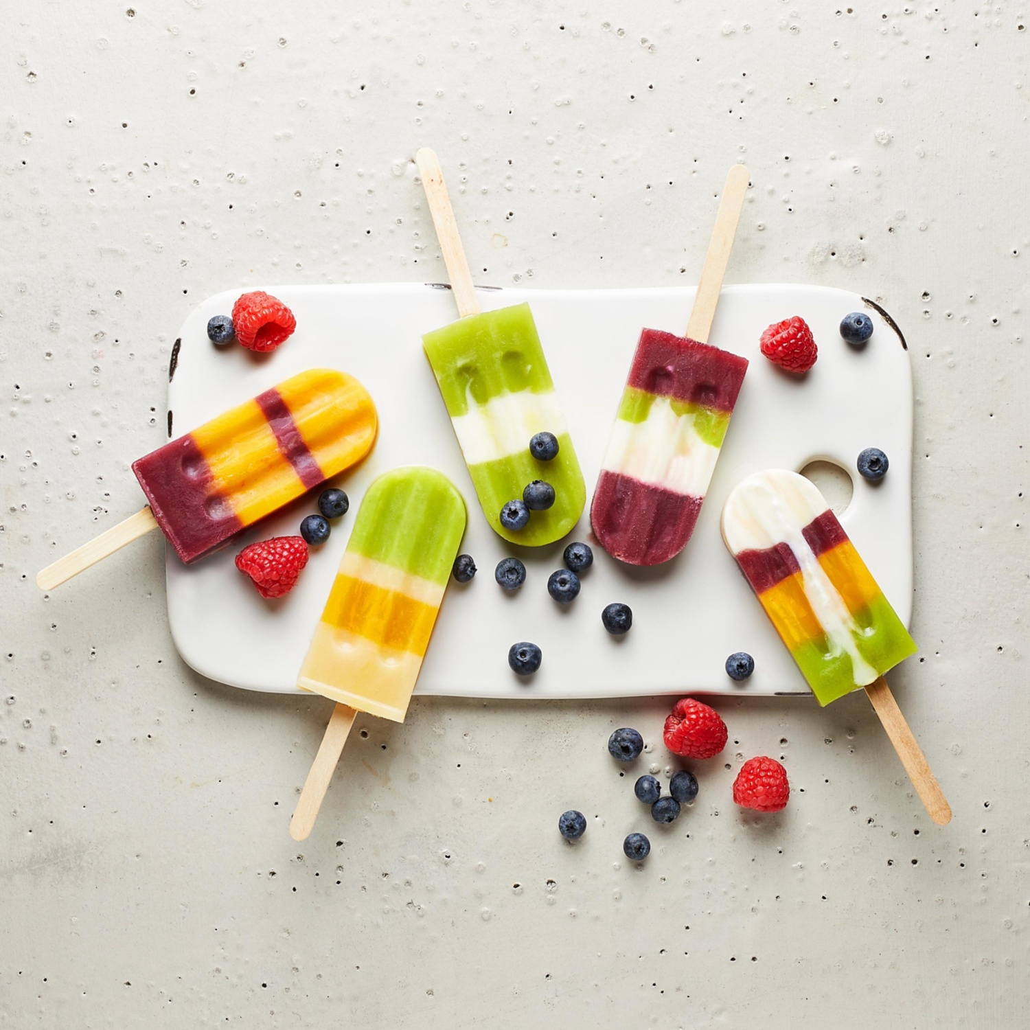 Fruchtige Smoothie-Popsicles