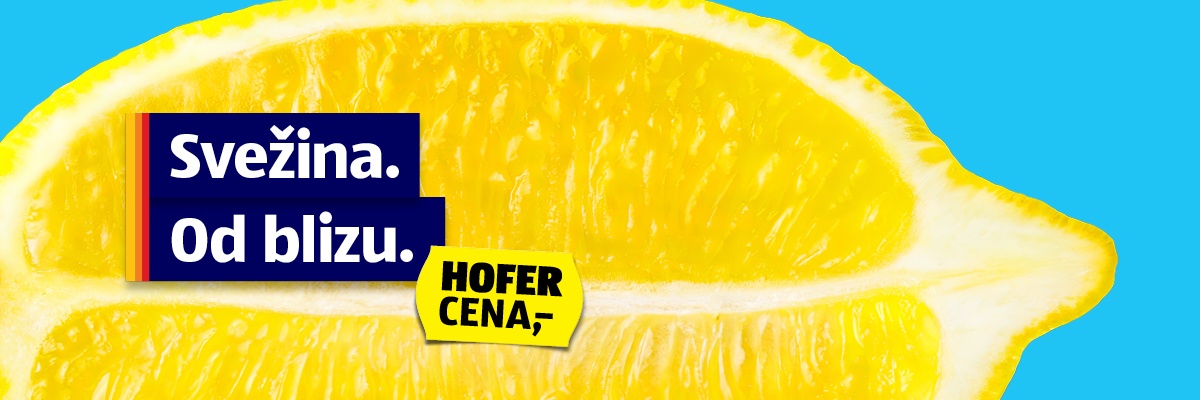 Limona na modri podlagi z napisom Svežina od blizu