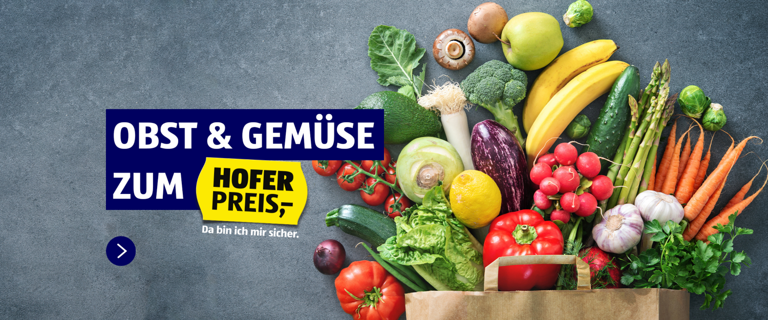 Obst & Gemüse zum HOFER Preis. Aus einem Einkaufkorb fallen unzählige Obst- und Gemüsesorten.