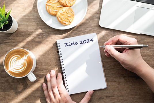 Ein Block am Tisch auf dem Ziele 2024 geschrieben steht