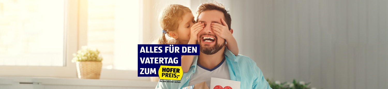 Alles für den Vatertag. Tochter hält Vater von hinten die Augen zu