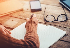 Minden, ami a média képviselőinek hasznos lehet.