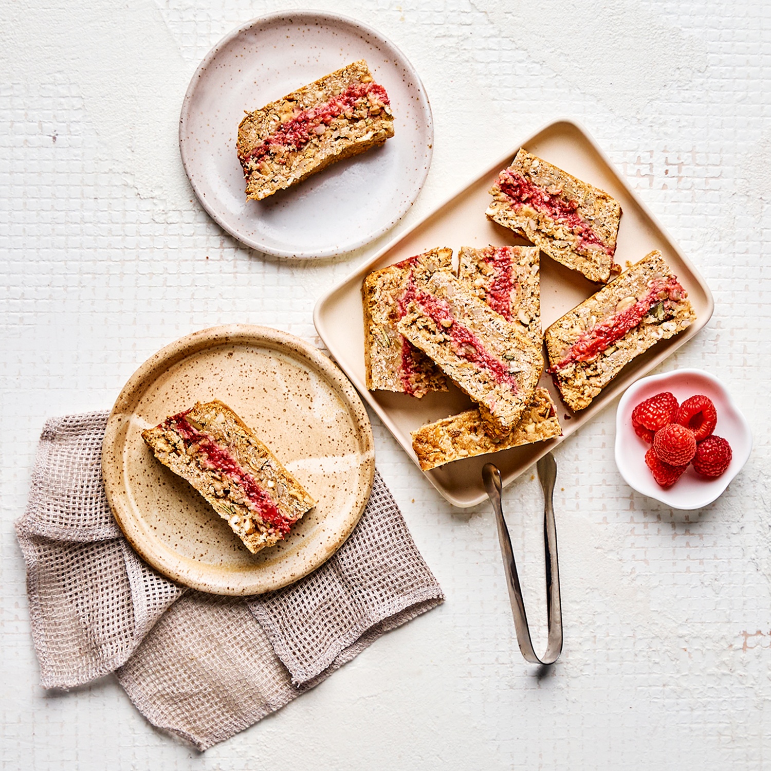 Gefüllte Himbeer-Crumble-Riegel