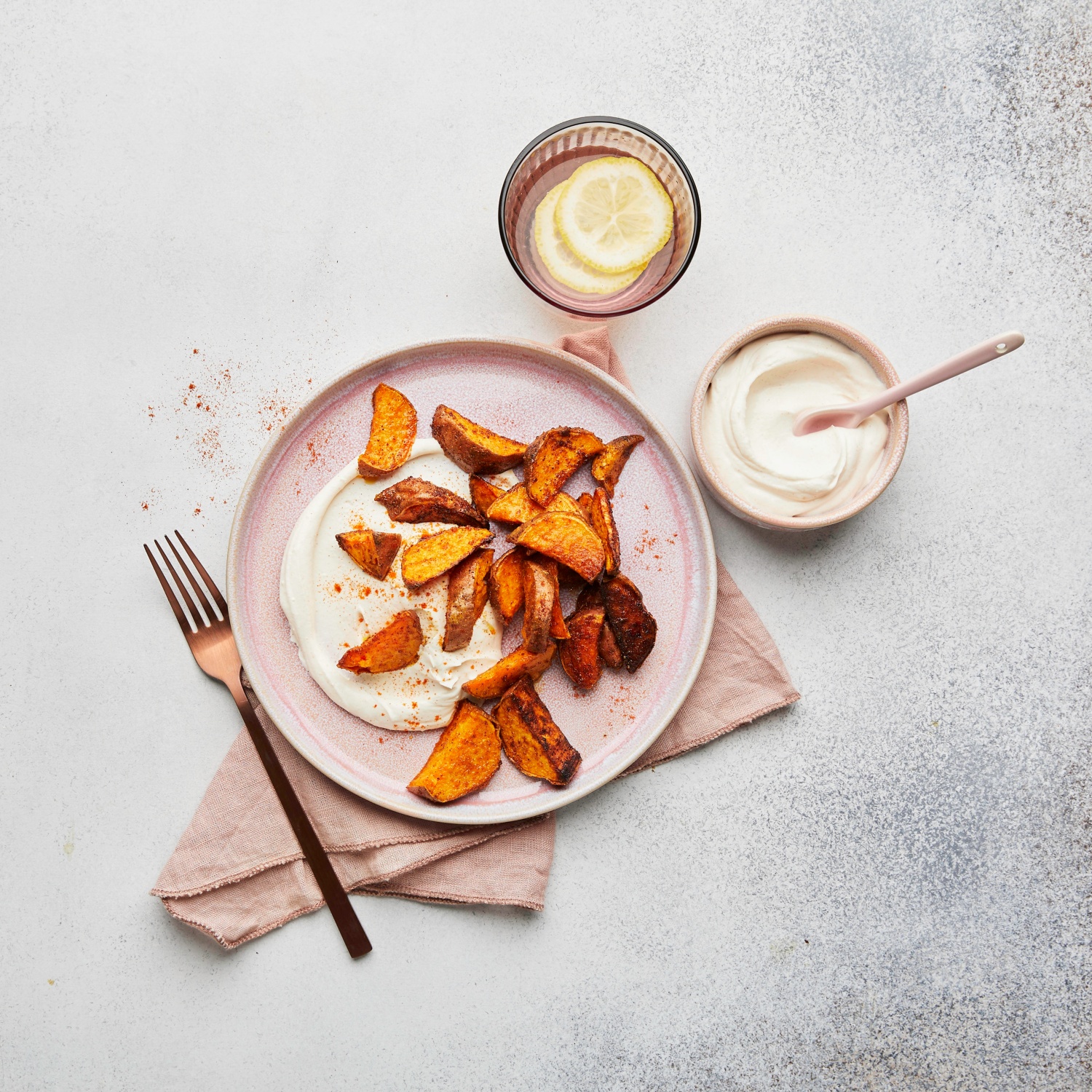 Süßkartoffel-Wedges mit Sour Cream | ALDI Rezeptwelt