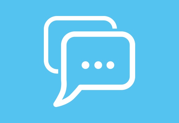 Auf einem hellblauen Hintergrund sind zwei weiße umrandete Chatblasen ersichtlich.