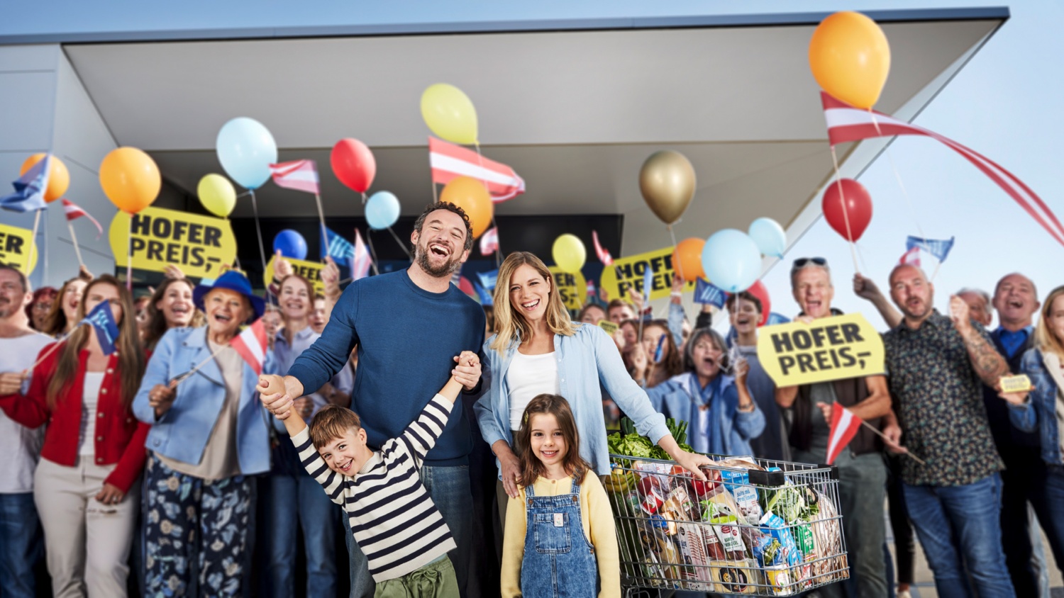 Jubelnde HOFER Kunden