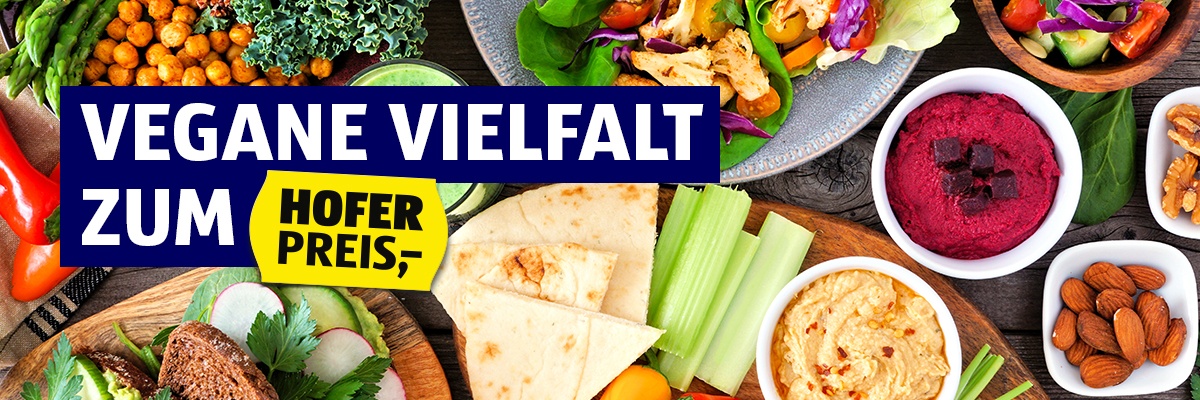 Der Text "Vegane Vielfalt zum HOFER PREIS" ist auf einem Hintergrund mit veganen Lebensmitteln zu lesen.  