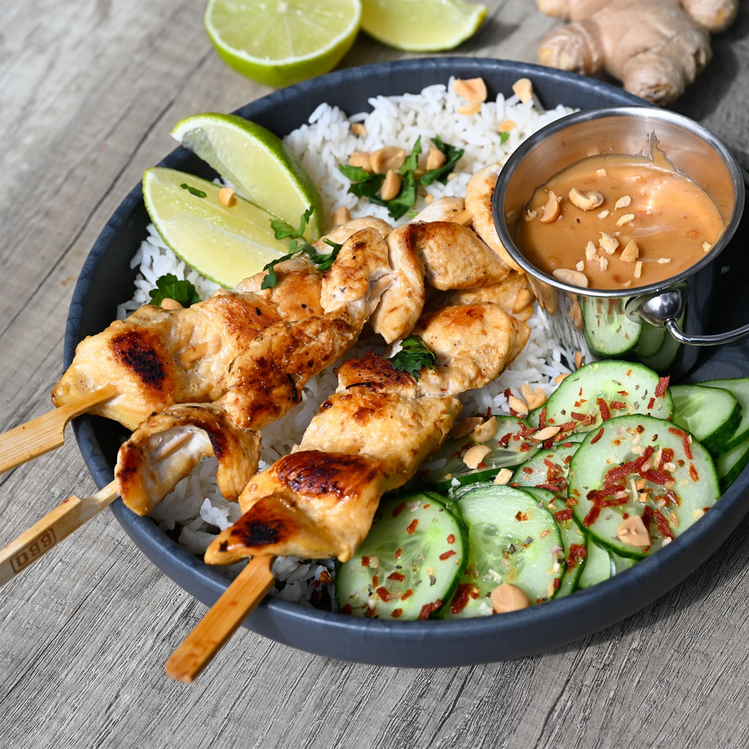Saté-Spieße mit hausgemachter Erdnusssauce