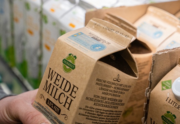 #Haltungswechsel: ALDI bezieht bereits 40 Prozent der Trinkmilch aus den Haltungsformen 3 und 4