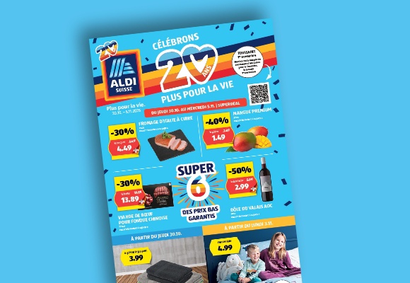 Le prospectus ALDI SUISSE en ligne est consulté sur une tablette.