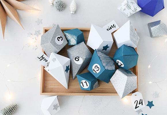 Adventkalender mit Papier-Diamanten