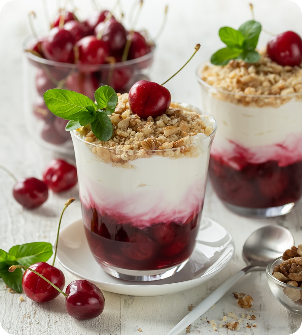 Crema di latte con ciliegie