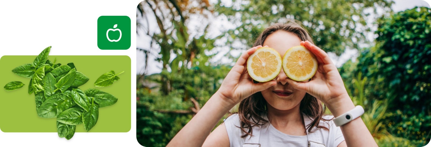 Ein junges Mädchen hält sich zwei Zitronenhälften als Brille vor die Augen