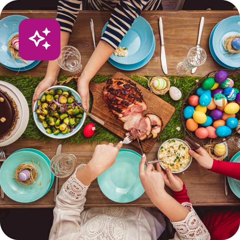 Ein ganzes Ostermenü auf einem großen Tisch mit Vorspeise, Hauptgang und Dessert