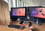 Ženska za računalnikom