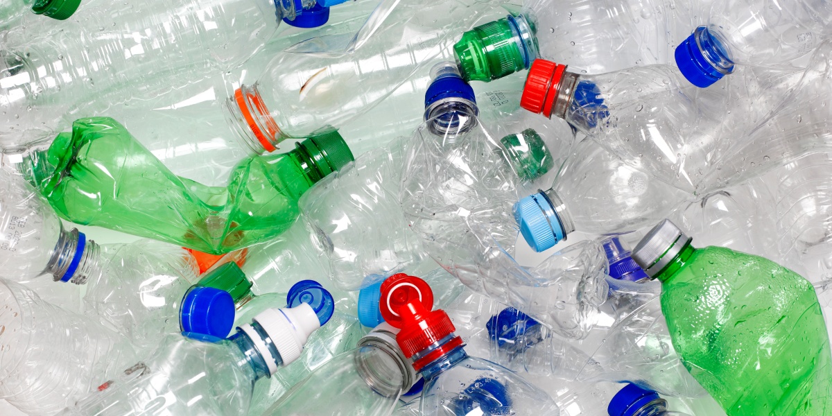 Plastikflaschen bereit zum Recyclen.