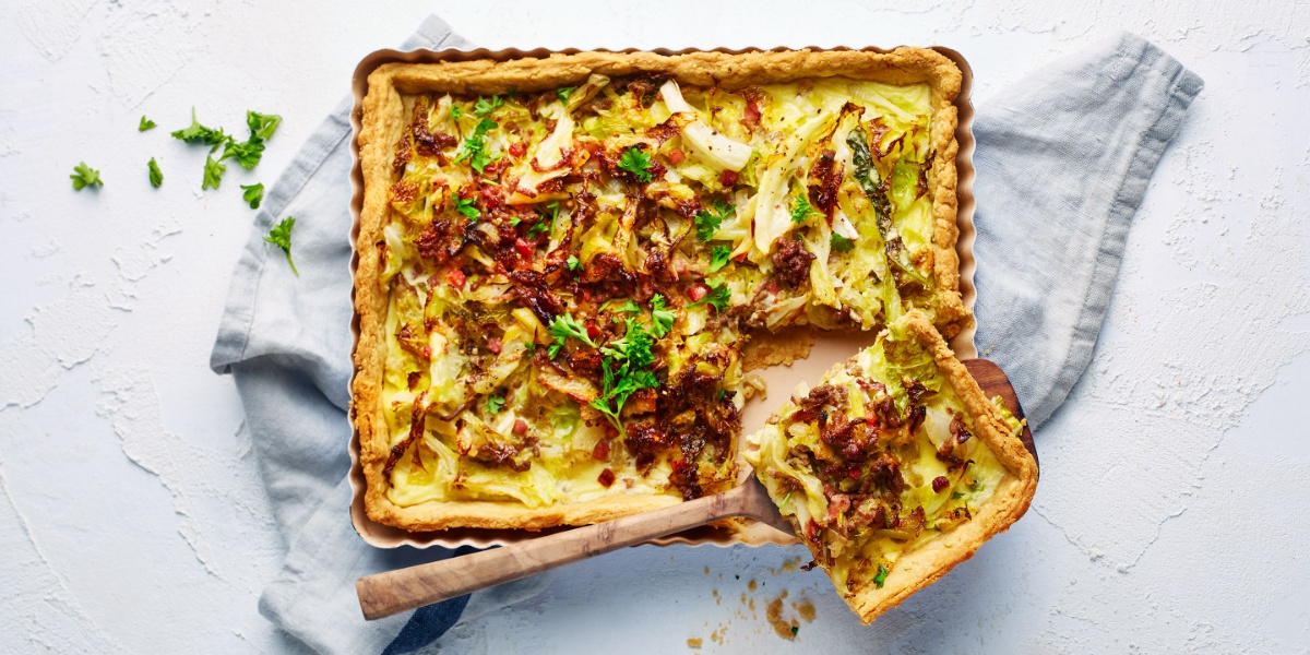 Eckige Quiche mit Speck und Porree