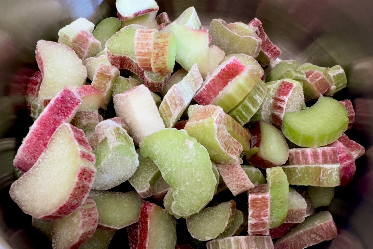 Gefrorene Rhabarberstücke.