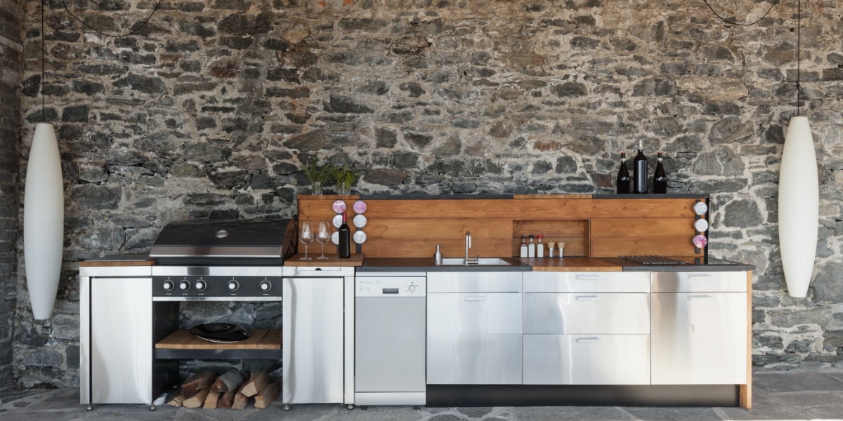 Schlichtere Edelstahl-Outdoorküche