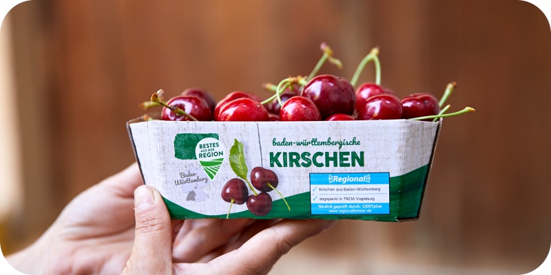 Produktbild von ALDI SÜD Kirschen in Karton Verpackung.