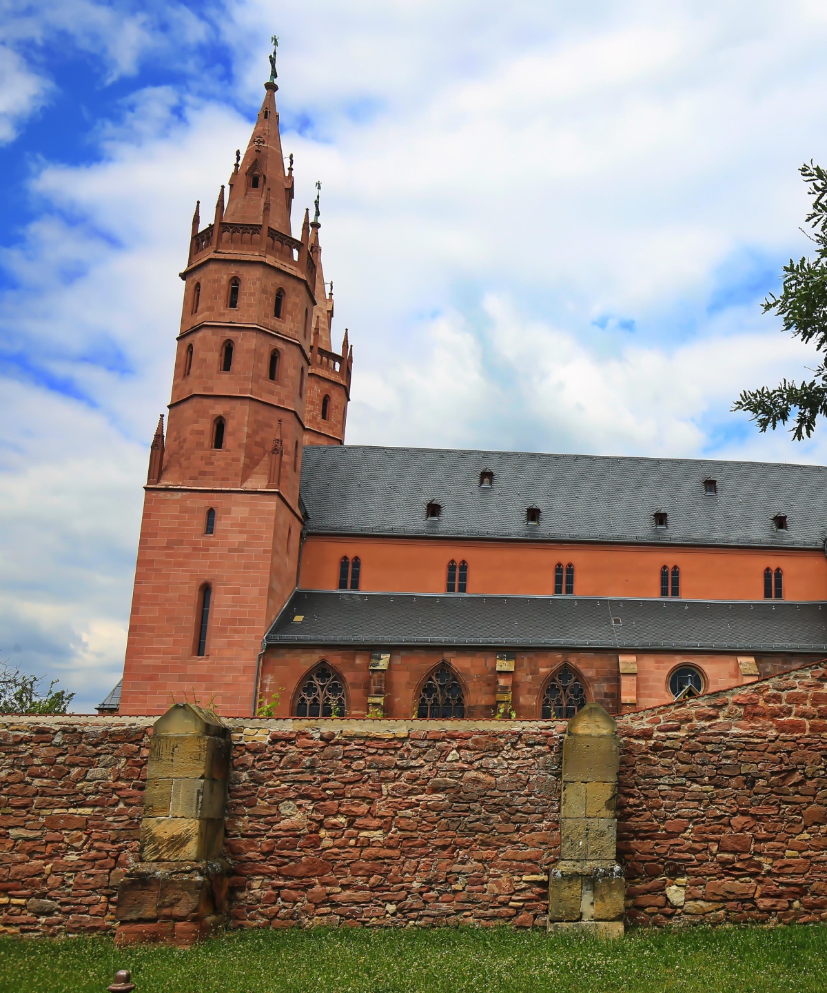 Liebfrauenkirche in Worms, wo der Weinanbau in Rheinhessen begann.