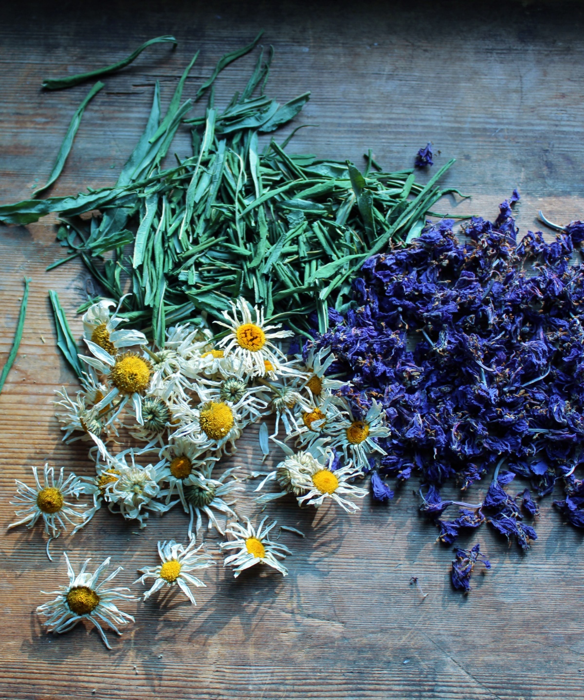 Getrocknete Blüten und Kräuter