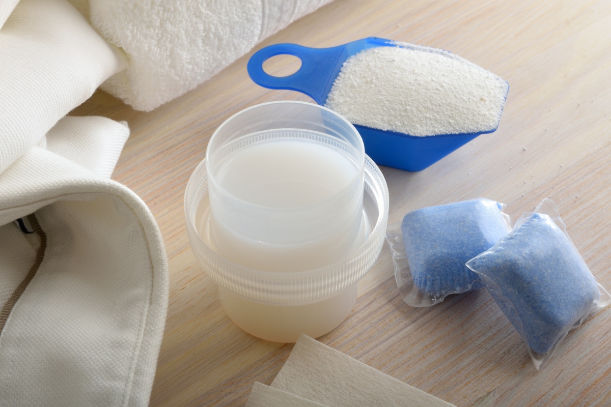 Waschmittel als Pulver, Kapseln und in flüssiger Form.