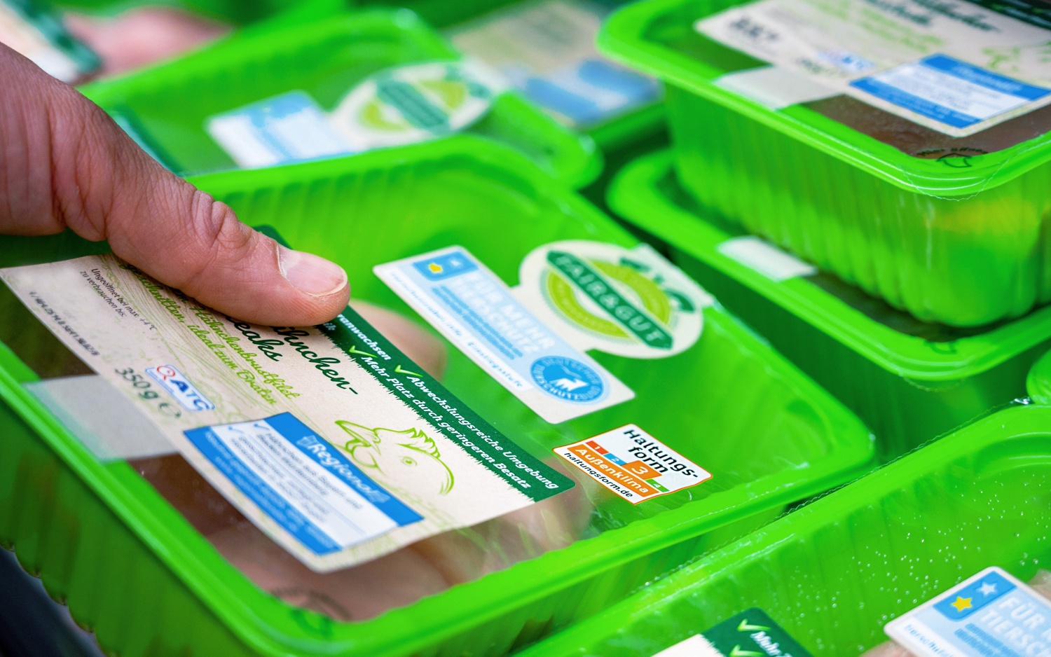 ALDI erklärt Umstieg auf Haltungsformen 3 und 4