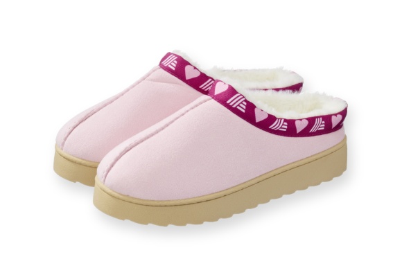 Auf diese Winterkollektion haben alle gewartet: Beliebte Trend-Hausschuhe erstmals im ALDImania Style bei ALDI SÜD erhältlich