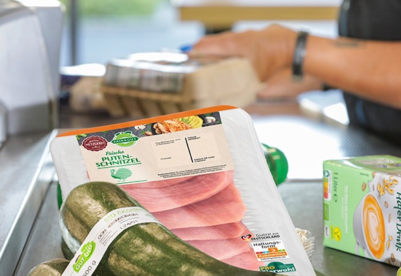 Erster Lebensmitteleinzelhändler: ALDI SÜD bietet Putenfrischfleisch ab März 2024 ausschließlich aus Haltungsform 3 an