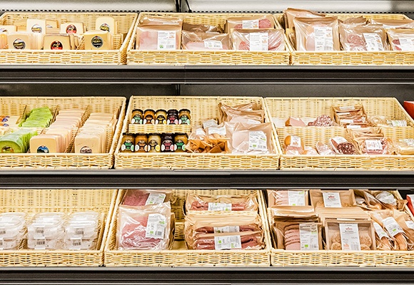 Stilvoll durch Wind und Wetter: ALDI SÜD überrascht mit neuen ALDImania Accessoires