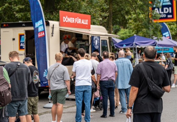 ALDI SÜD schließt erfolgreiche Döner-Roadshow mit über 2.400 verkauften Dönern ab