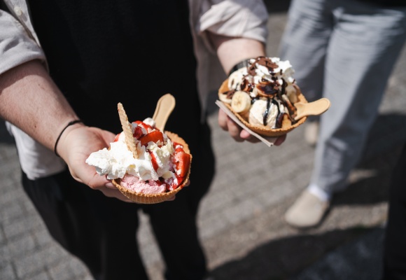 Preise wie damals, Eisgenuss wie immer: ALDI Preiswagen verkauft über 8.400 Eiskugeln