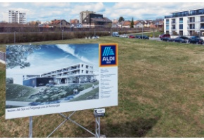 Wohnungen und ein Spielplatz auf dem Filialdach