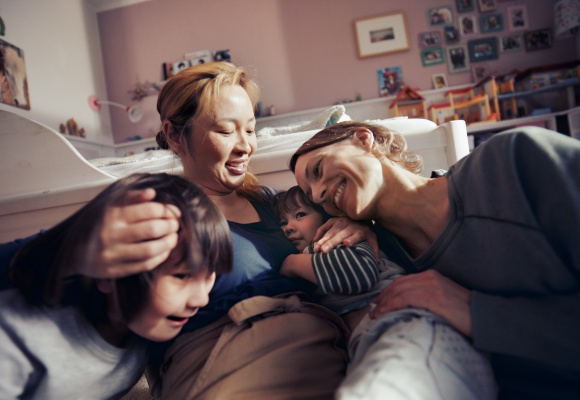 ALDI feiert Elternhelden: Discounter bedanken sich mit emotionalem Spot