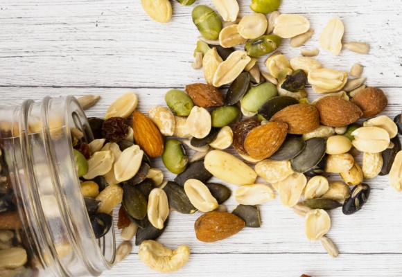 Nüsse & Trockenobst