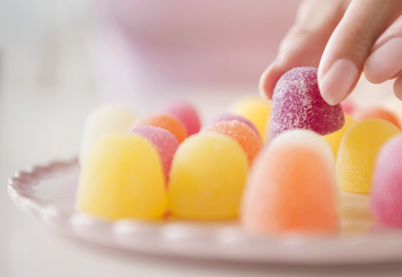 Süßigkeiten & salzige Snacks