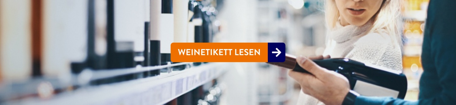 Weinetikett lesen.