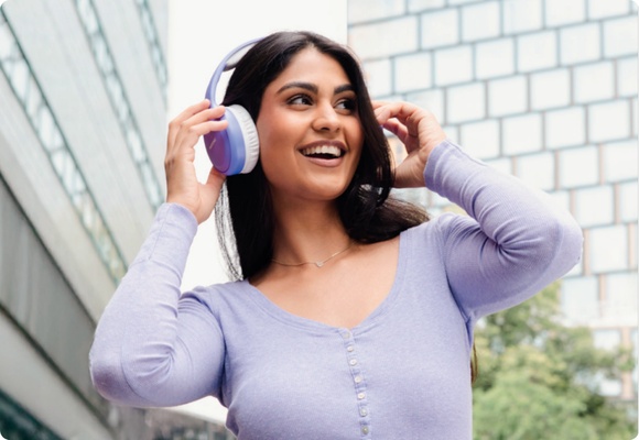 Ženska s slušalkami