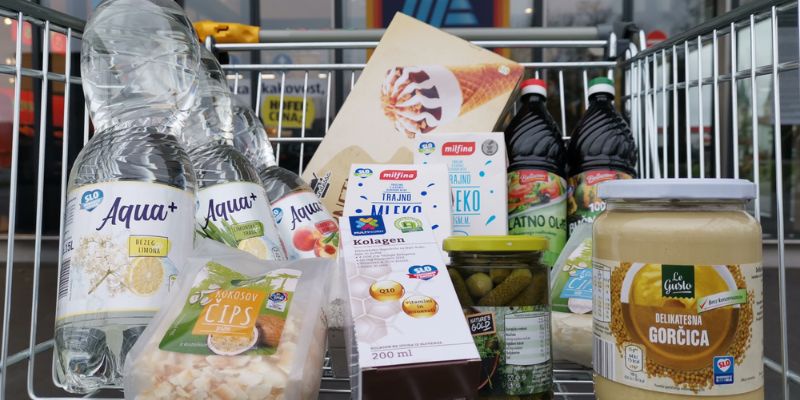 Hrana v nakupovalnem vozičku