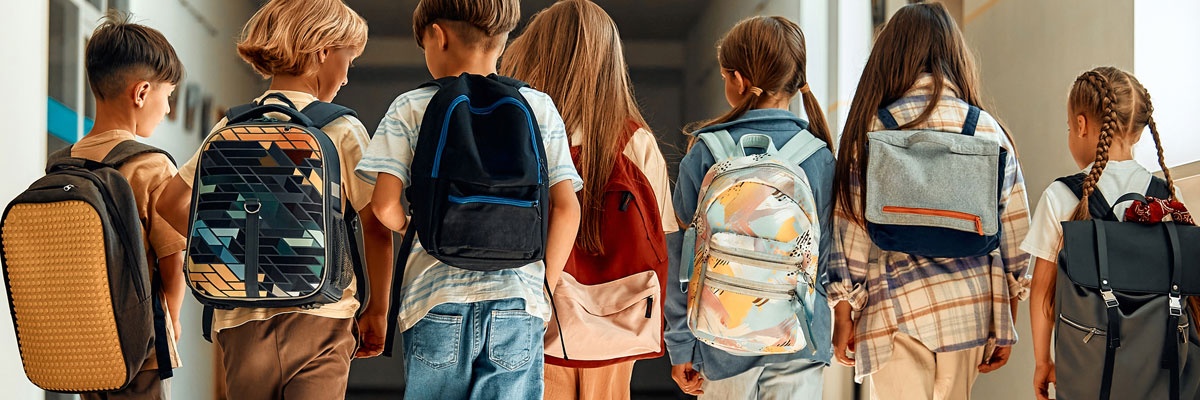 Šolski otroci v vrsti