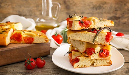 Focaccine con pomodorini e origano