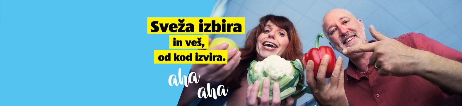 Moški in ženska kažeta na zelenjavo