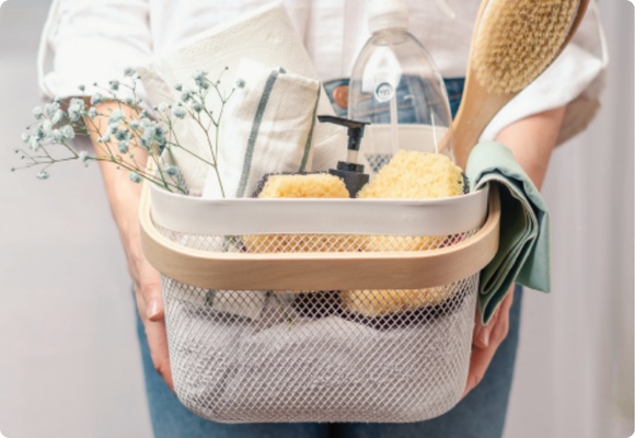 Košara z izdelki za dom