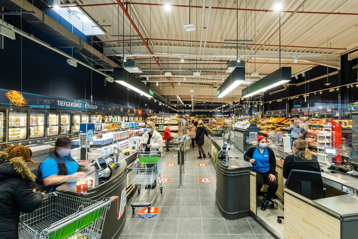 ALDI SÜD Neueröffnung in einer umgebauten Halle