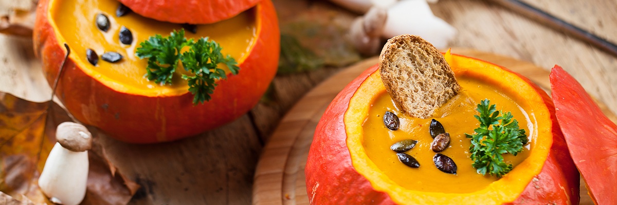 Köstliche Kürbissuppe im Hokkaido-Kürbis