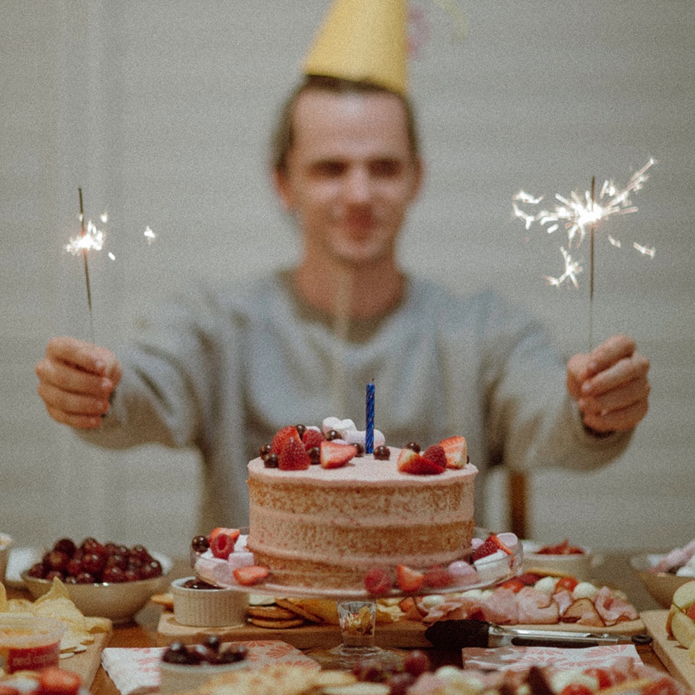 Tavola di compleanno per lui