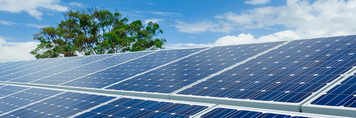 Streha opremljena s sončnimi elektrarnami