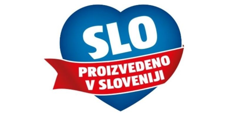 Moder srček z rdečo lento in napisom proizvedeno v Sloveniji